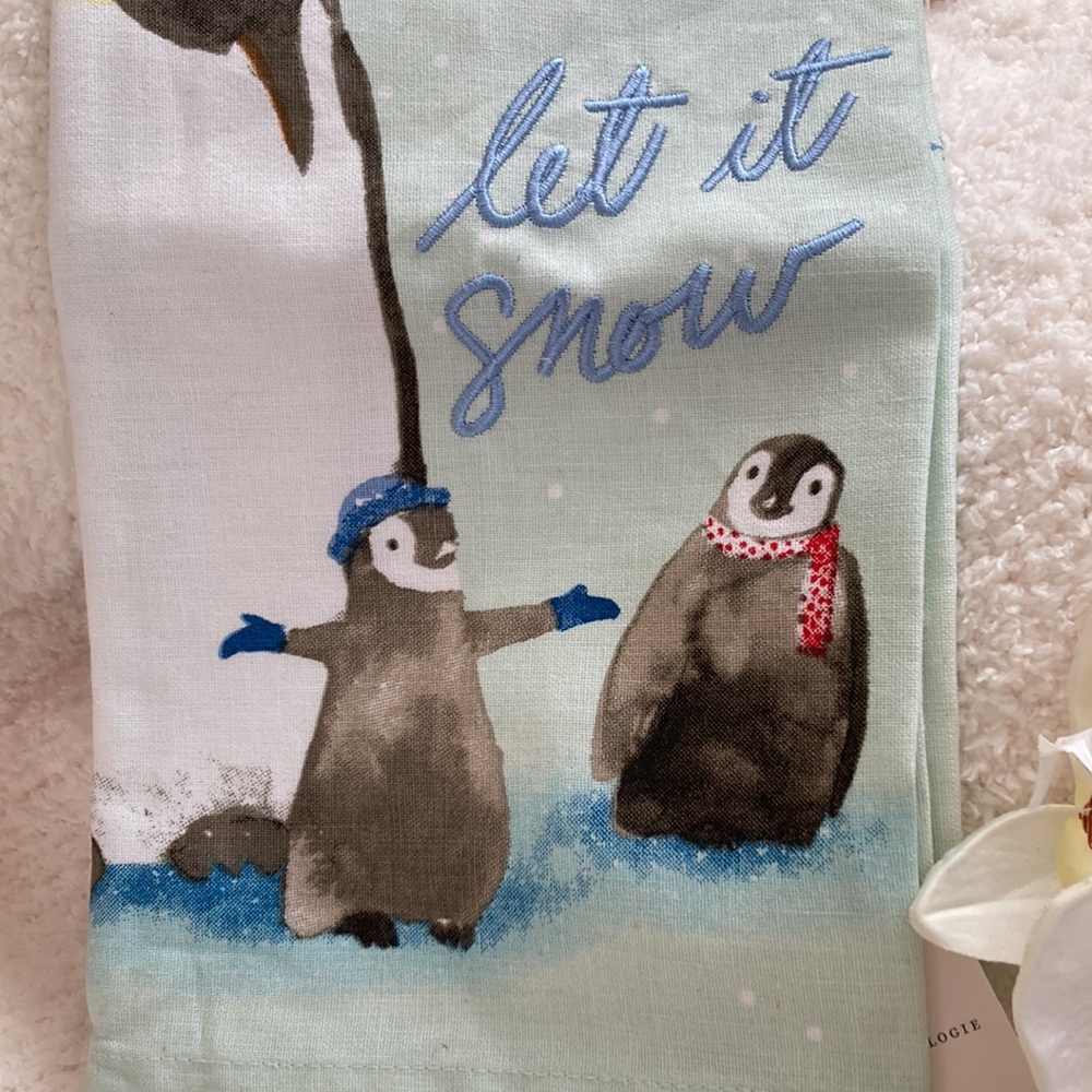 Towel from💕Anthropologie… Holiday edition.. let it snow💕 - Picture 2 of 12